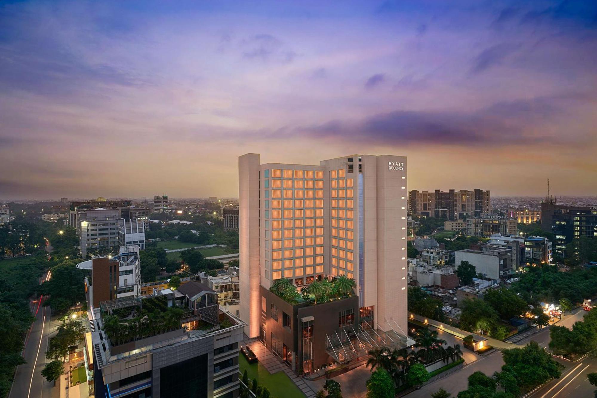 Отель Hyatt Regency Lucknow Gomti Nagar Экстерьер фото The Park, New Delhi