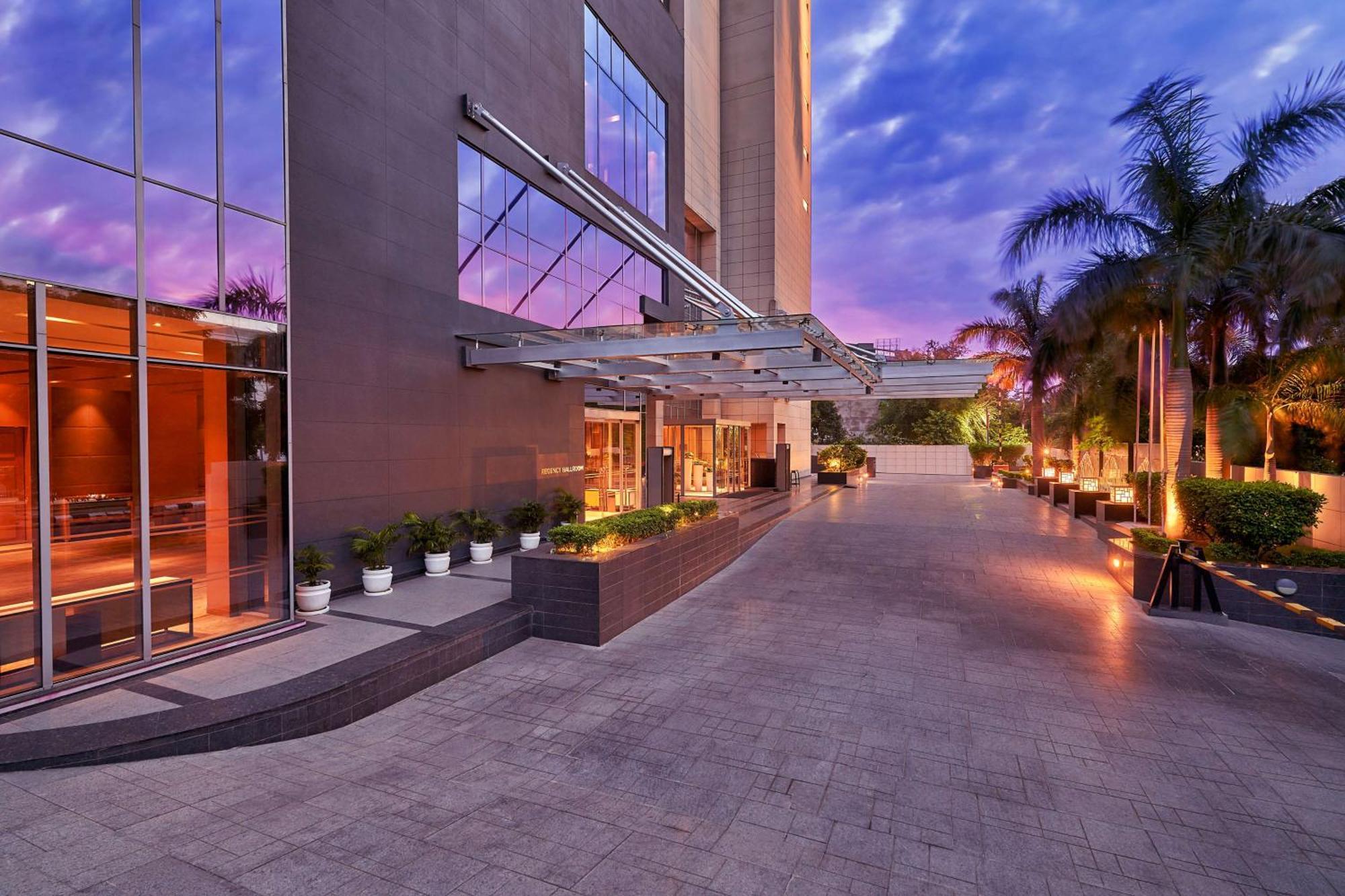 Отель Hyatt Regency Lucknow Gomti Nagar Экстерьер фото The Oberoi, Mumbai